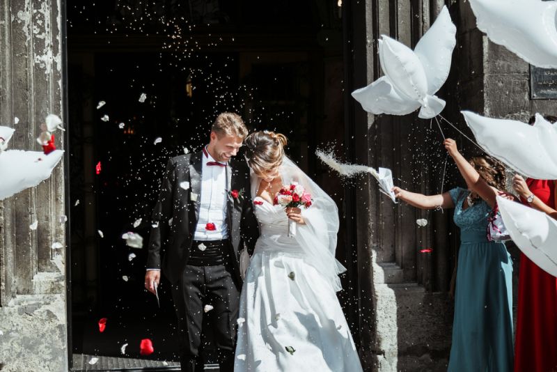 Confetti and toy doves: Russian bridal shower for newlyweds